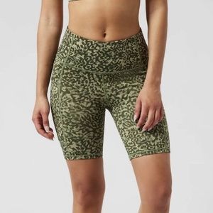 NWT Athleta Ultimate Stash 7” Biker Shorts XXS